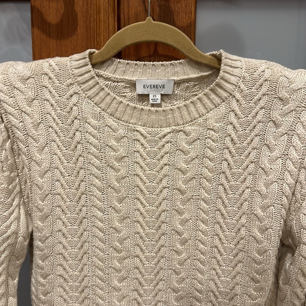 Evereve cream cable knit sweater with shoulder pads in excellent condition! - Picture 2 of 6
